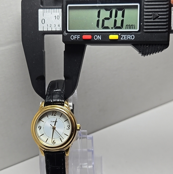 Womens Timex Classics Gold Tone Black Leather Strap Watch TW2R86100 New Battery - Picture 5 of 11